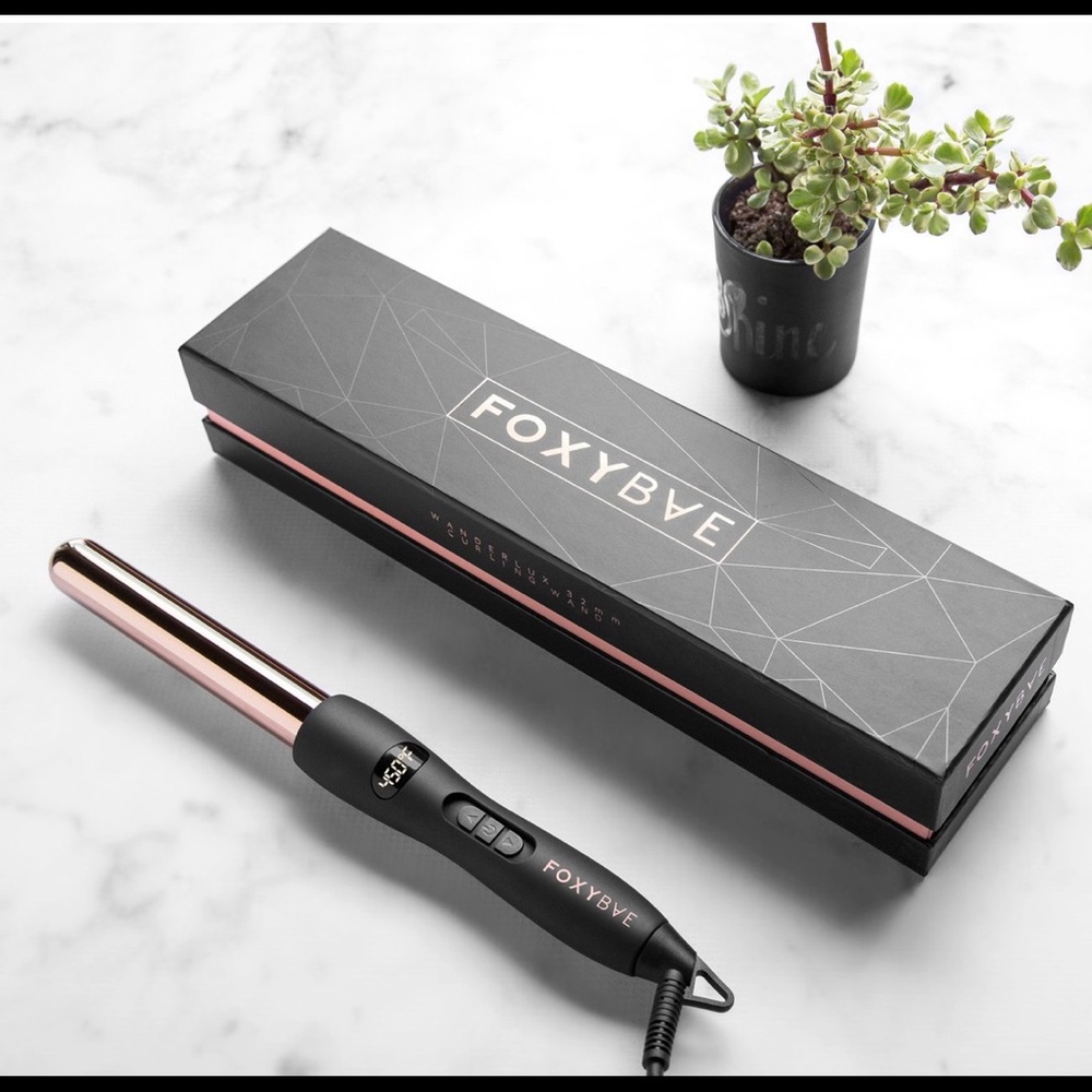 NIB Foxy Bae 25MM Rose Gold Curling Wand